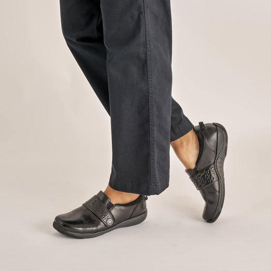Dansko Sale / Sallie Wide Black Waxy Burnished