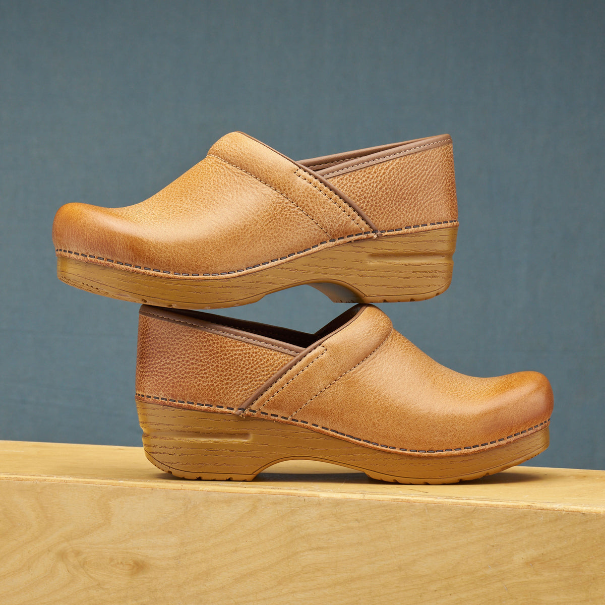 Dansko Popular / Professional Honey Distressed