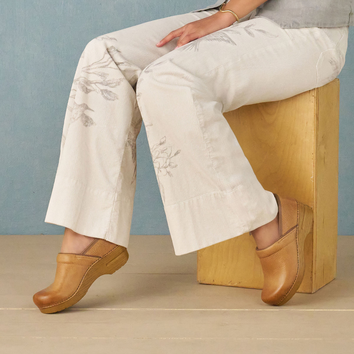 Dansko Popular / Professional Honey Distressed