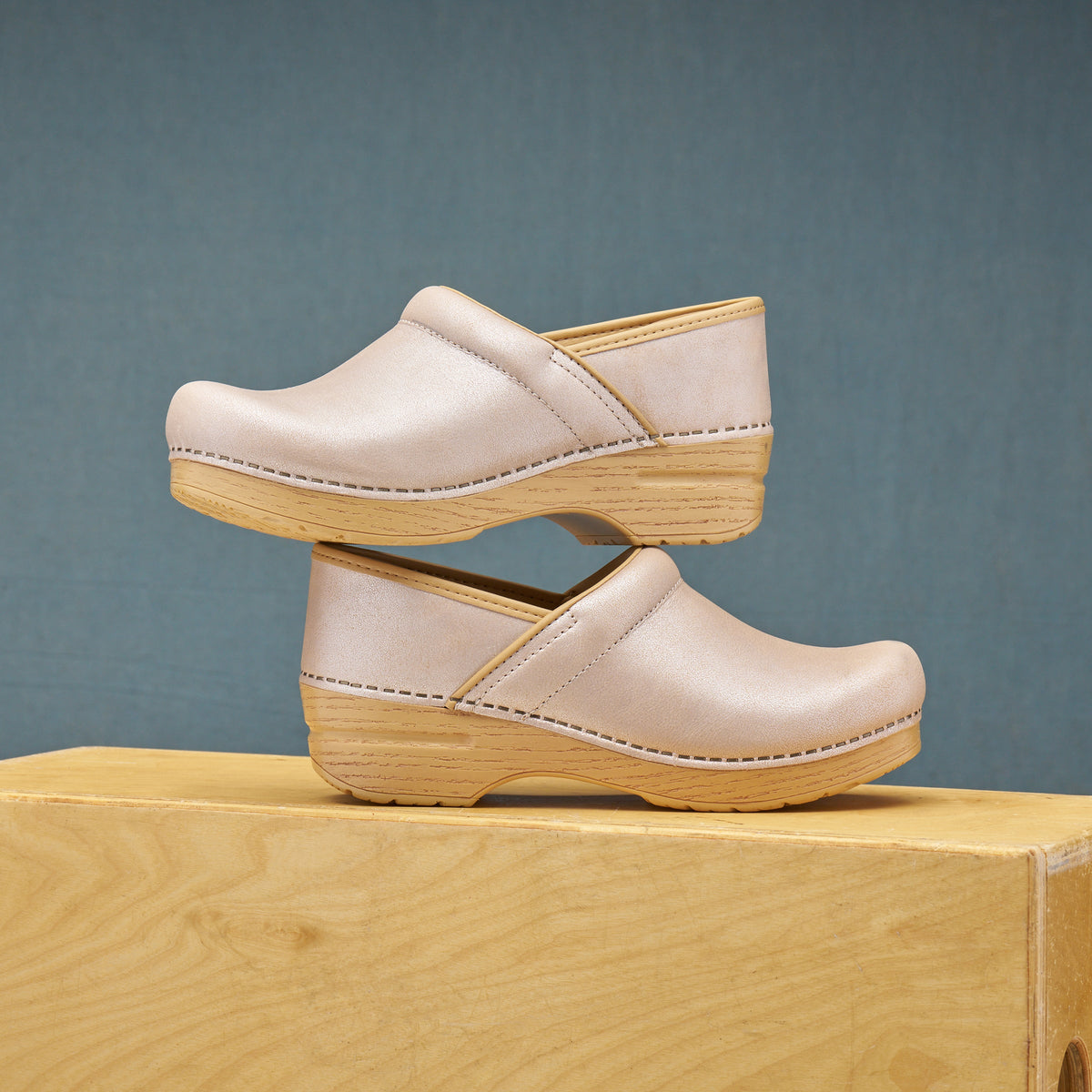 Dansko Popular / Professional Pearl Metallic
