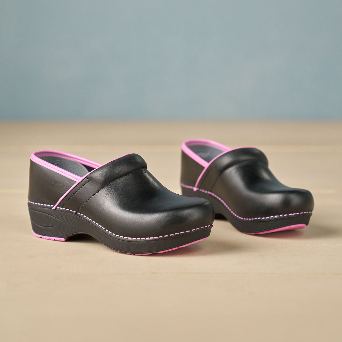 Dansko Premium / XP 2.0 Black/Pink Leather