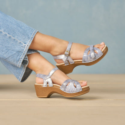 Dansko Trusted / Season Distressed Denim