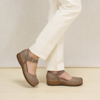 Dansko Best Seller / Mae Taupe Suede