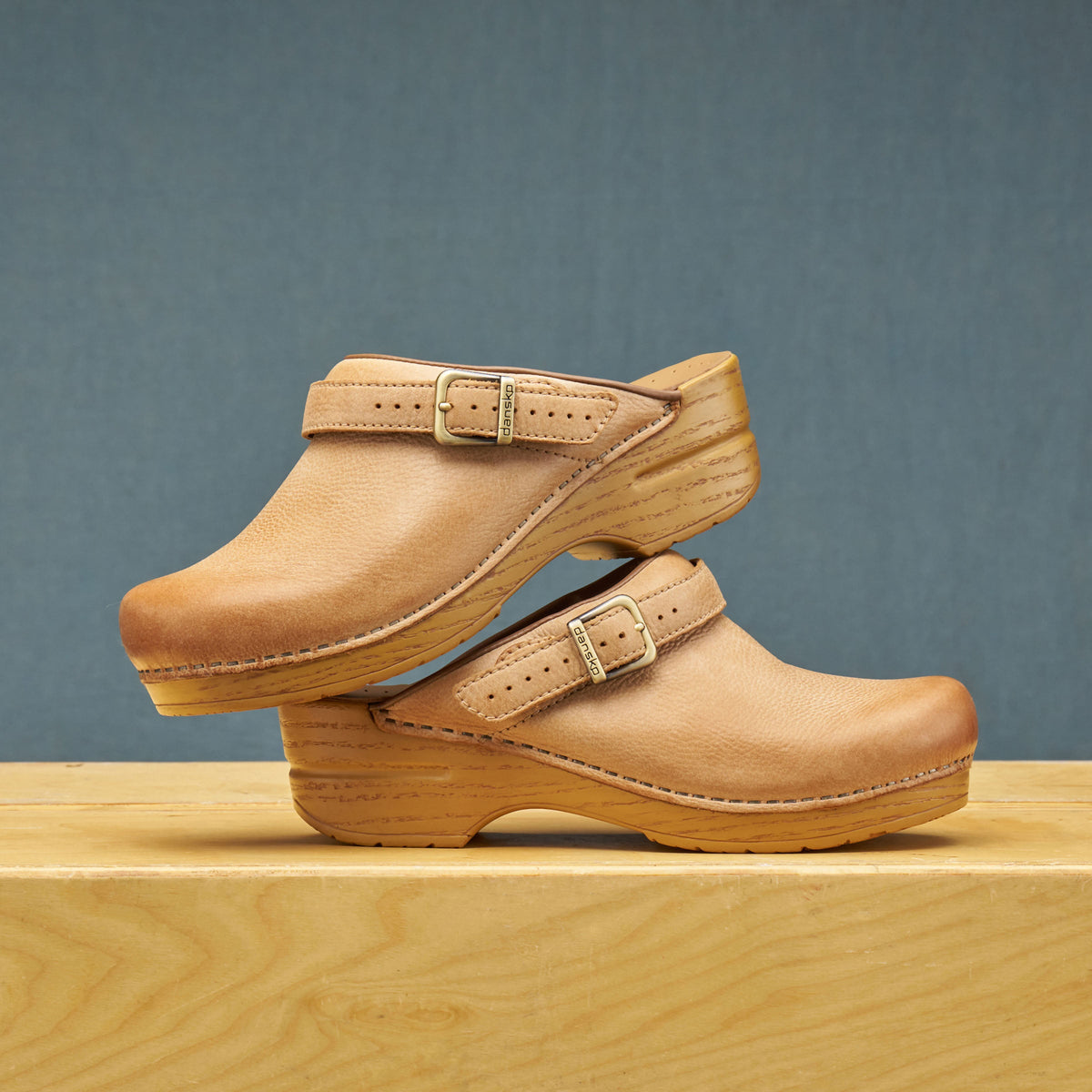 Dansko Quality / Ingrid Honey Distressed