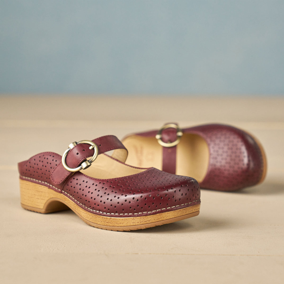 Dansko Classic / Blaire Clog Sangria