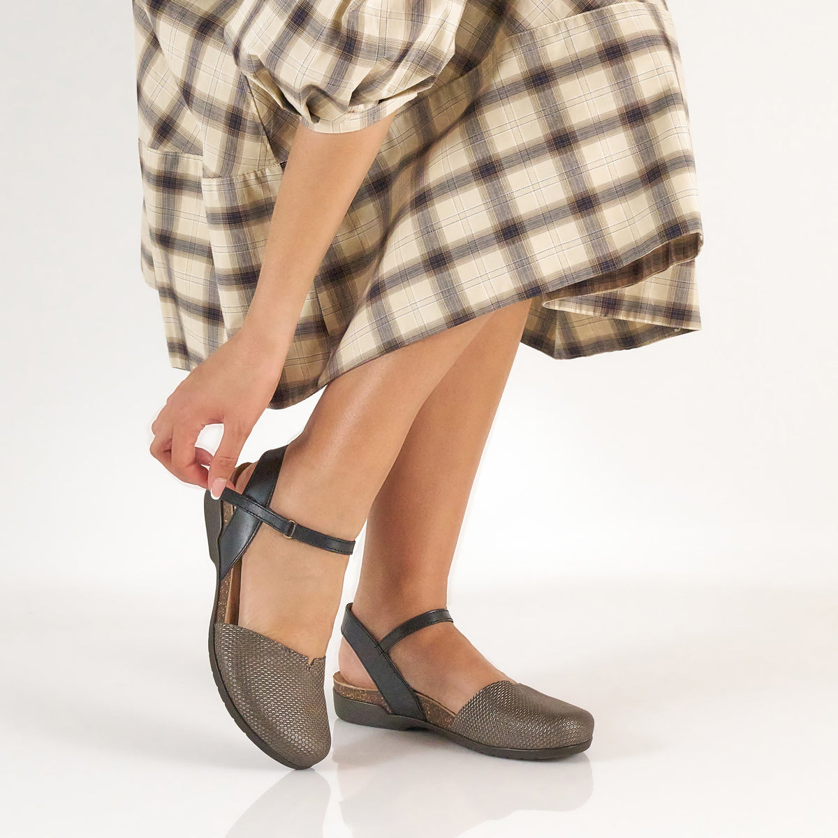 Dansko Deals / Rowan Grey/Pewter Leather