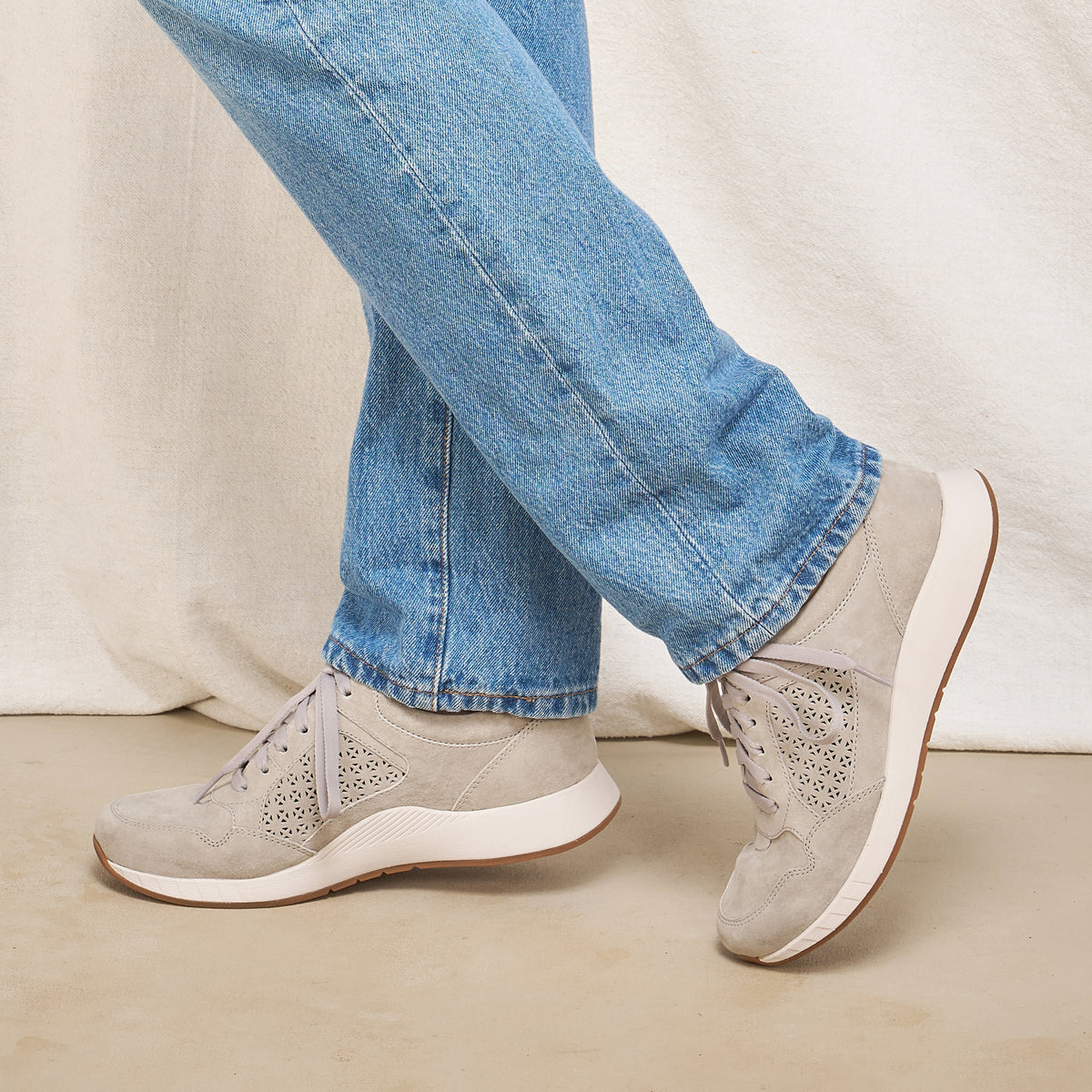 Dansko Recommended / Catie Grey Suede