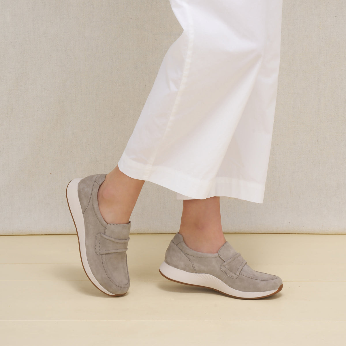 Dansko Smart Buy / Clementine Light Grey Nubuck