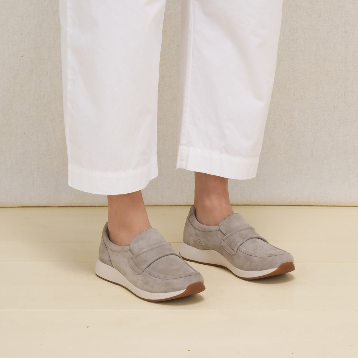 Dansko Smart Buy / Clementine Light Grey Nubuck