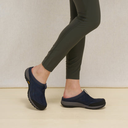 Dansko Featured / Pia Navy Leather