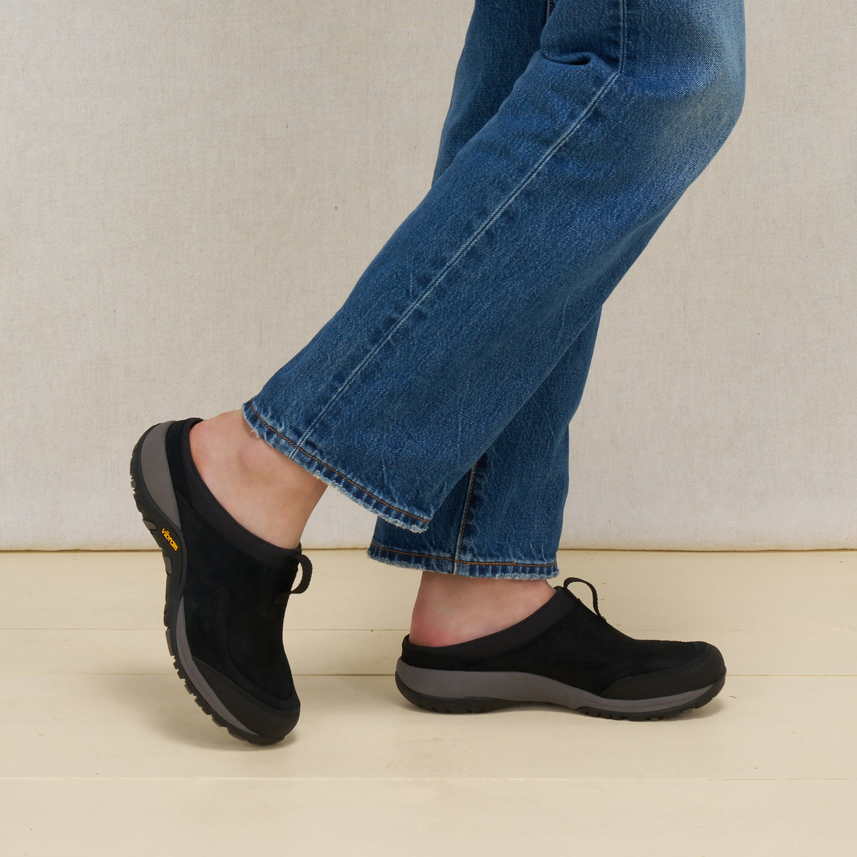 Dansko Smart Buy / Pia Black Leather