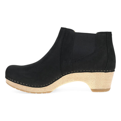 Dansko Featured / Lane Black Milled Nubuck