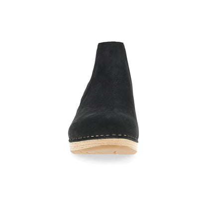 Dansko Featured / Lane Black Milled Nubuck