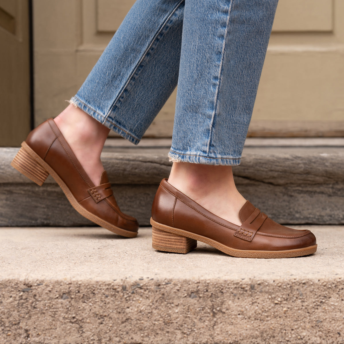 Dansko Value / Danica Wide Tan Waterproof Burnished