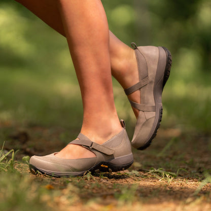 Dansko Smart Buy / Primrose Taupe Burnished Suede