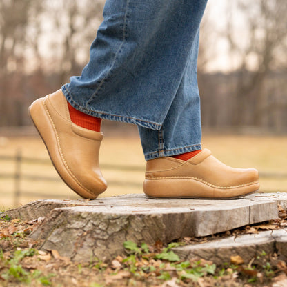 Dansko Latest / Platform Pro Honey Distressed