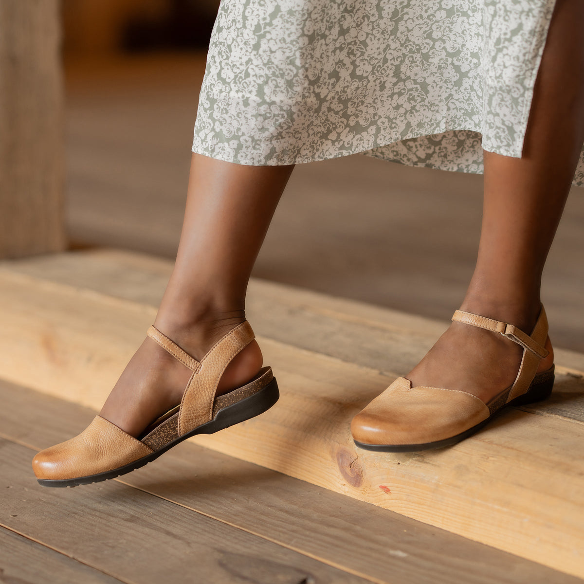 Dansko Special Offer / Rowan Honey Distressed