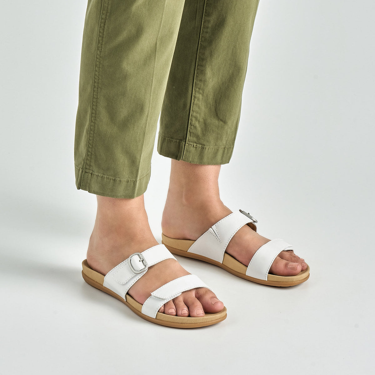 Dansko Deals / Justine White Full Grain
