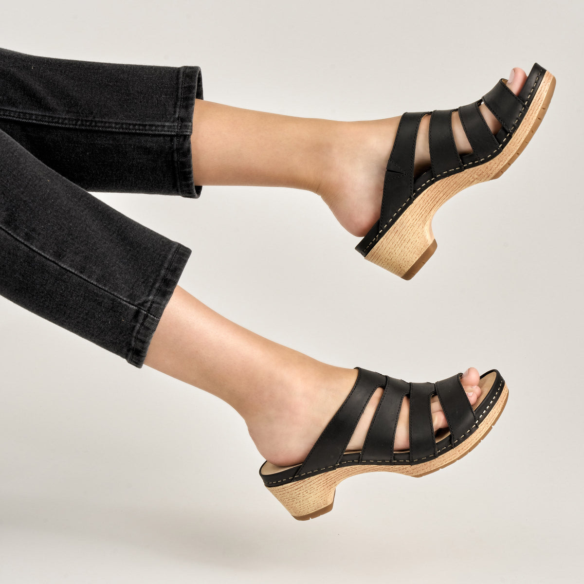 Dansko Featured / Lyndi Black Oiled Pull Up