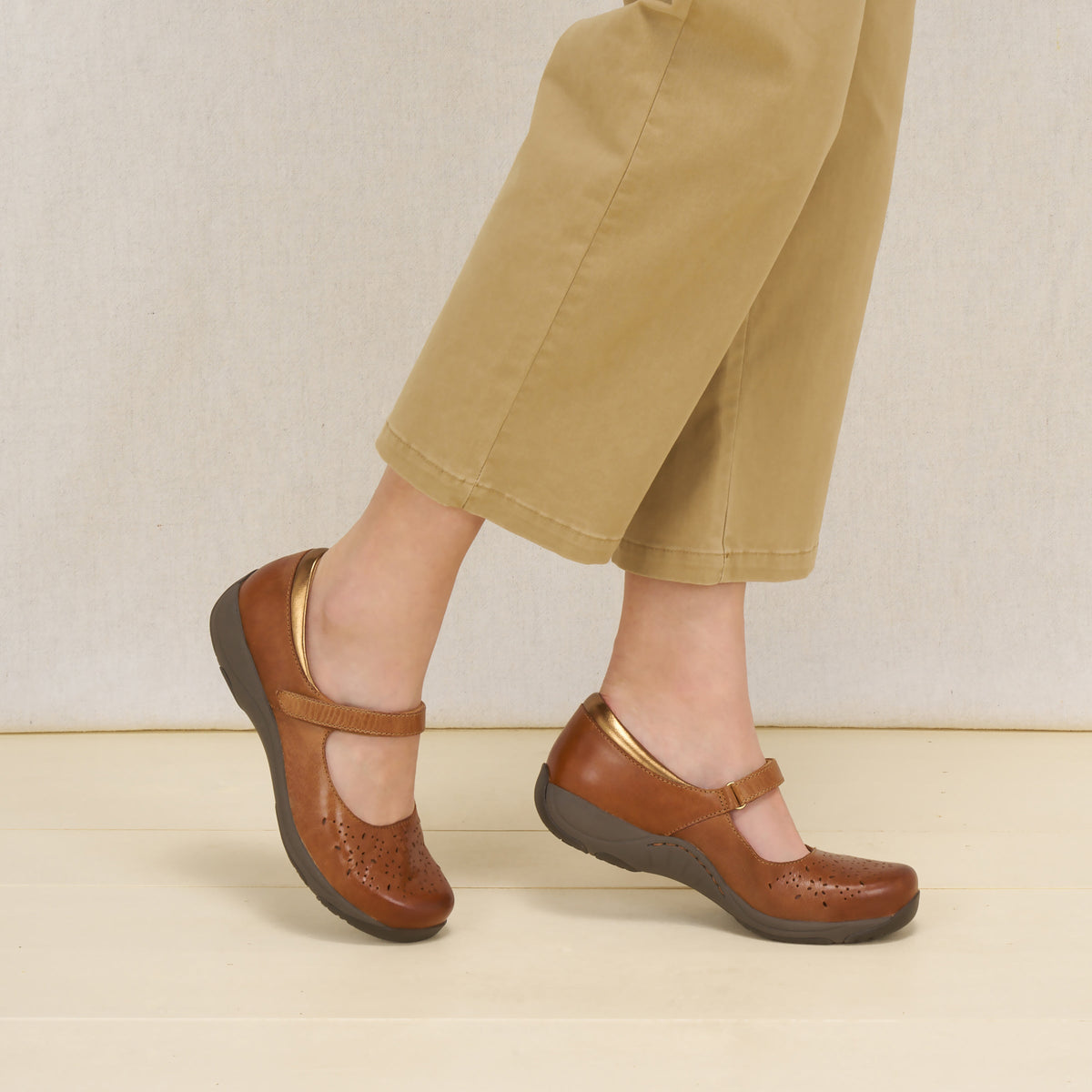 Dansko Best Price / Stacy Toffee Leather