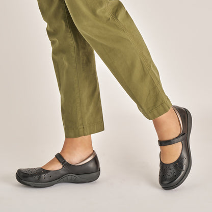 Dansko Great Value / Stacy Wide Black Waxy Burnished
