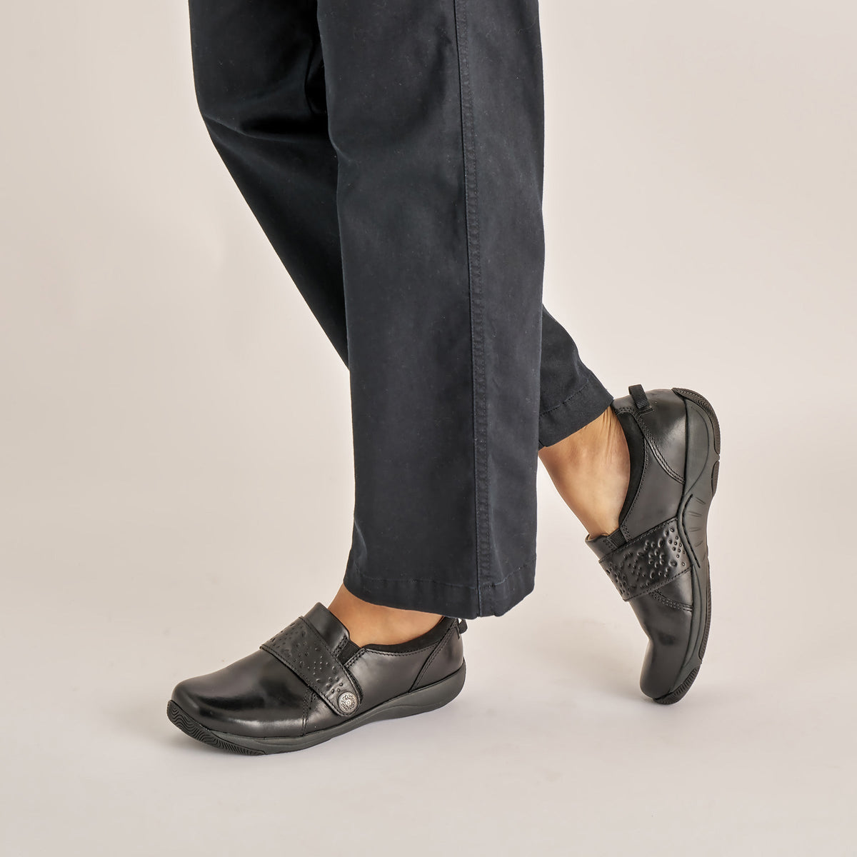 Dansko Sale / Sallie Black Waxy Burnished