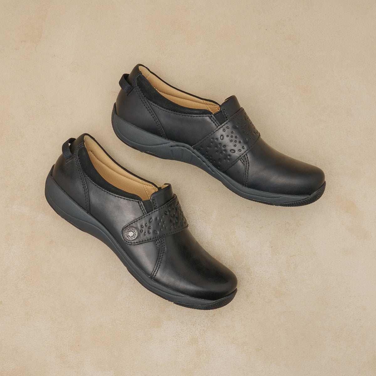 Dansko Sale / Sallie Black Waxy Burnished
