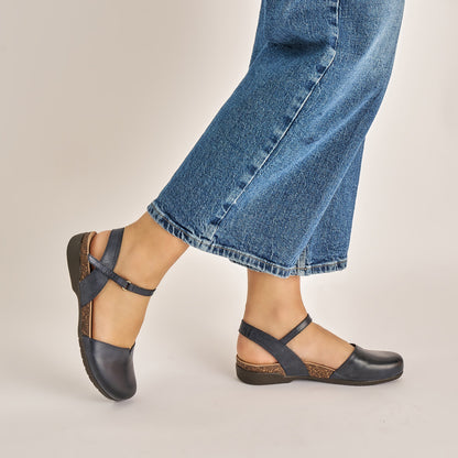 Dansko Value / Rowan Navy Waxy Burnished