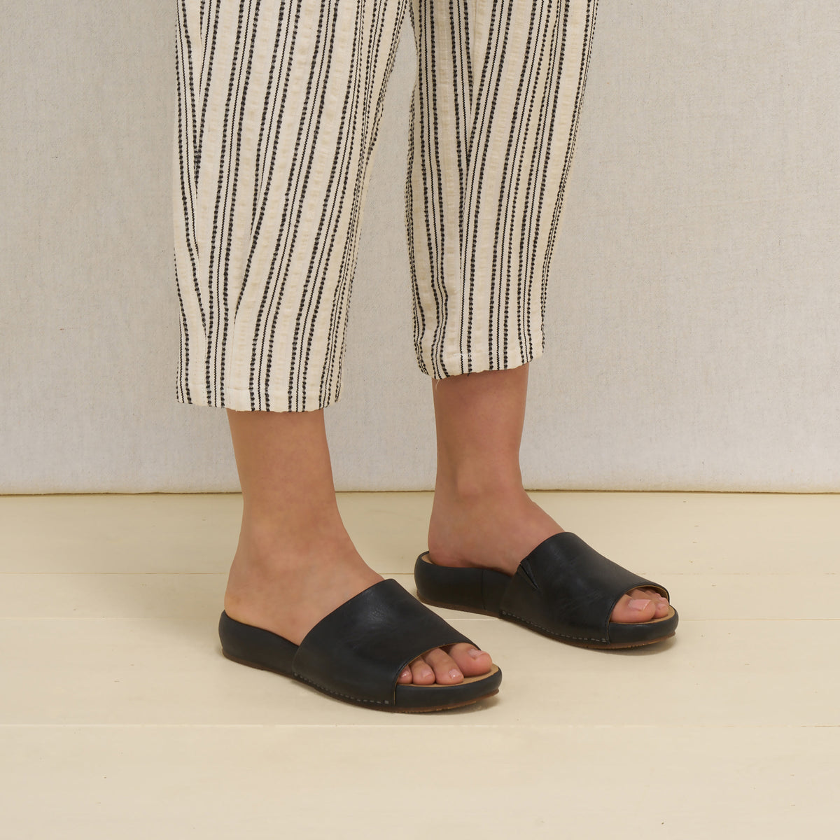 Dansko Value / Twyla Black Leather