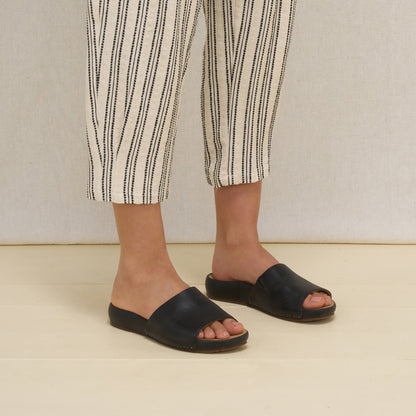 Dansko Value / Twyla Black Leather