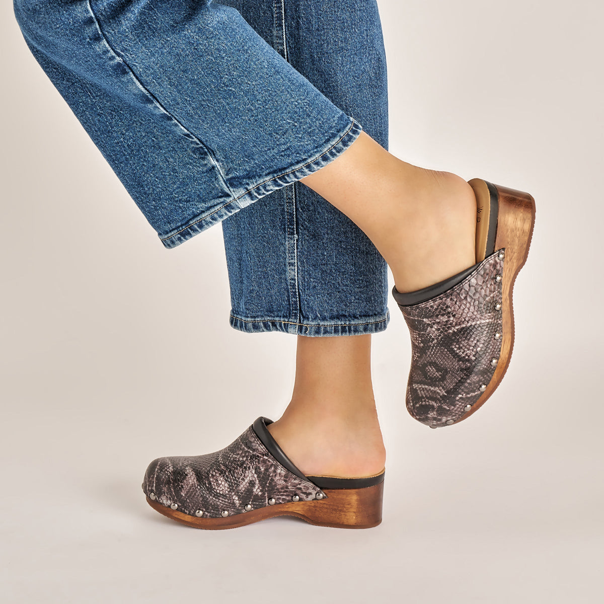 Dansko Trending / Andie Grey Snake
