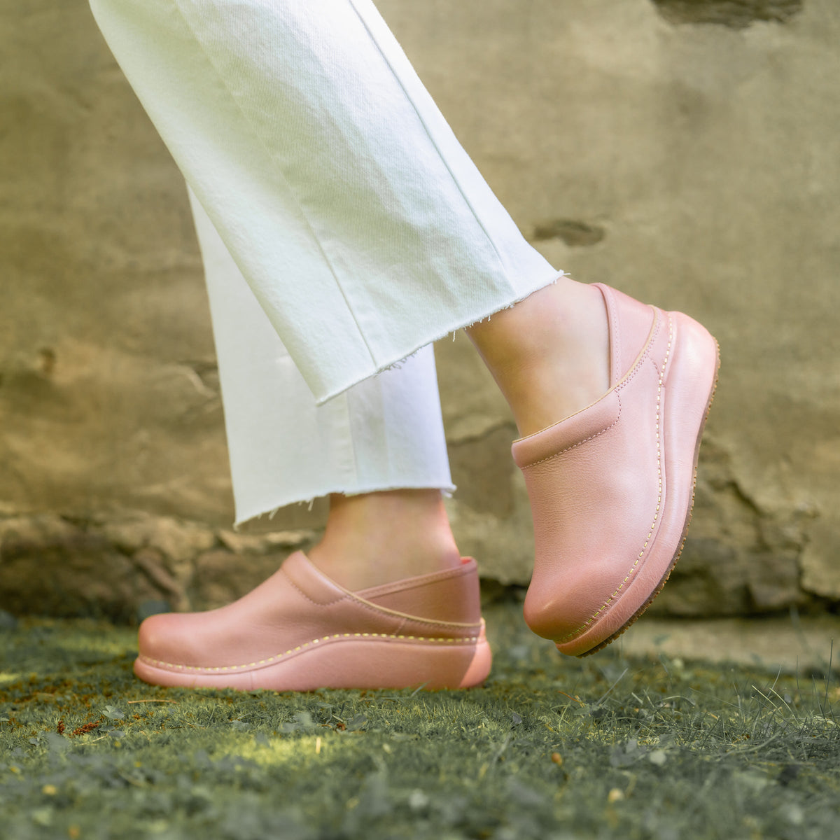Dansko Top Pick / Platform Pro Coral Leather