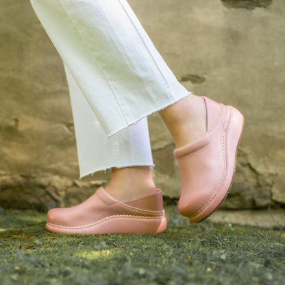 Dansko Top Pick / Platform Pro Coral Leather