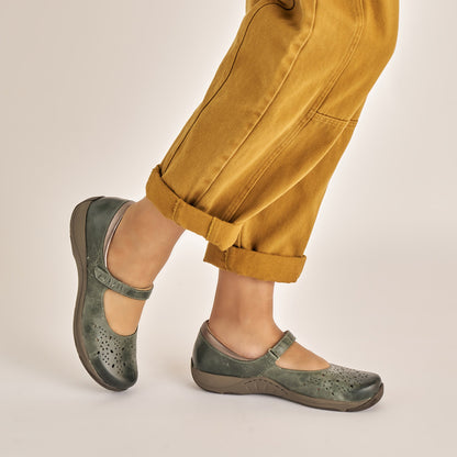 Dansko Best Seller / Stacy Lake Waxy Burnished